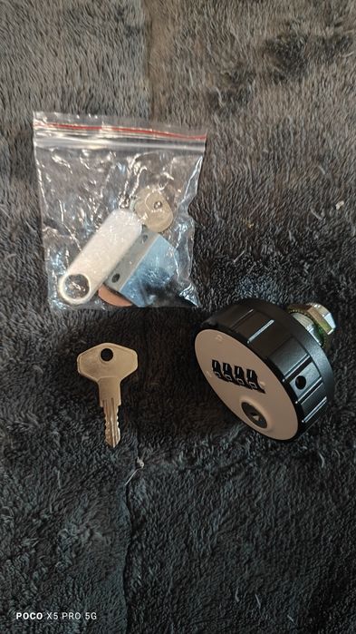 Комбинирана брава с ключ и код – 35 лв