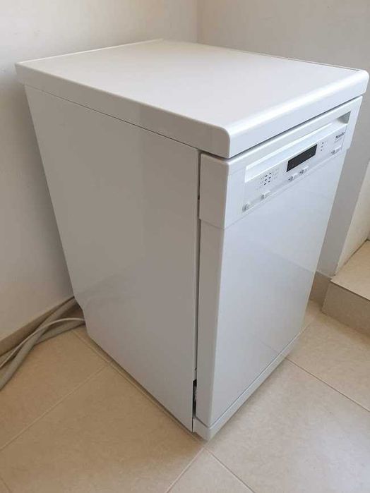 Miele Съдомиялна - 9 Комплекта - Свободностояща - 45см - Тясна