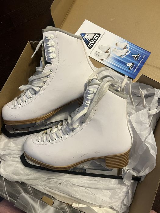 Продам коньки 37 размер