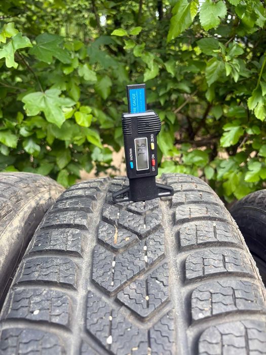 Roți R17 cu anvelope 205/55/R17 Pirelli iarnă