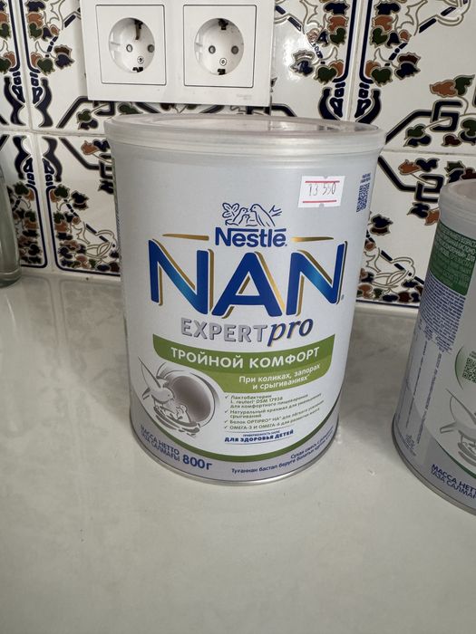 Продам смеси NAN тройной комфорт и кисломолочная