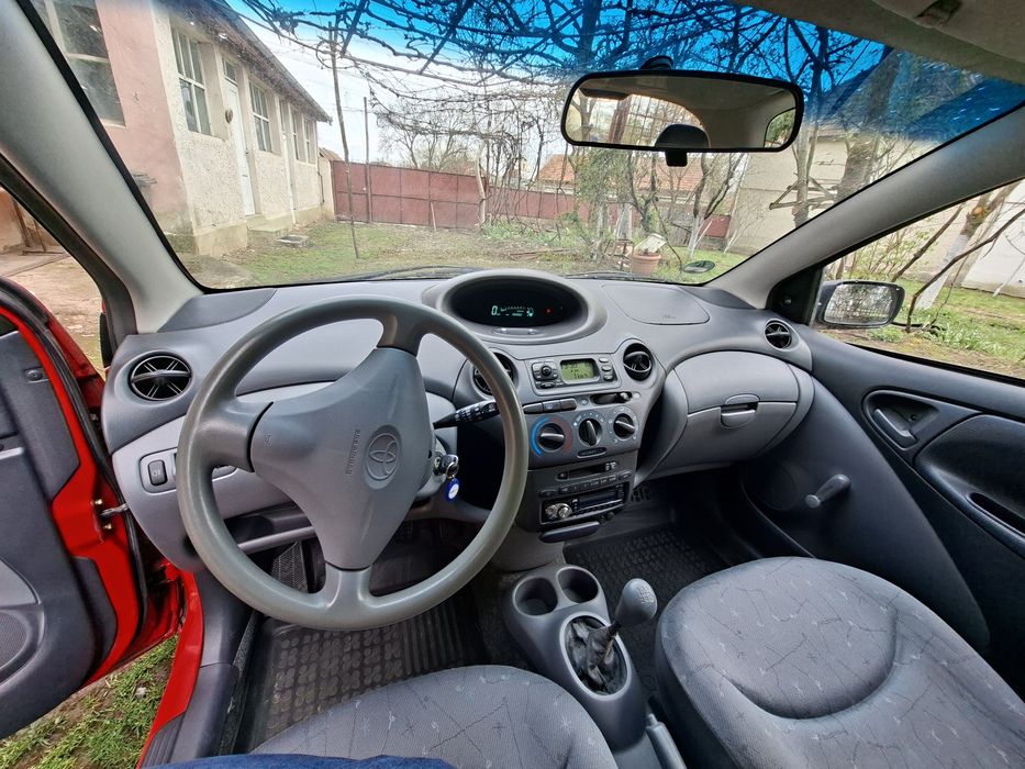 Vând Toyota Yaris