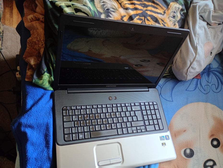 Vând laptop Compaq