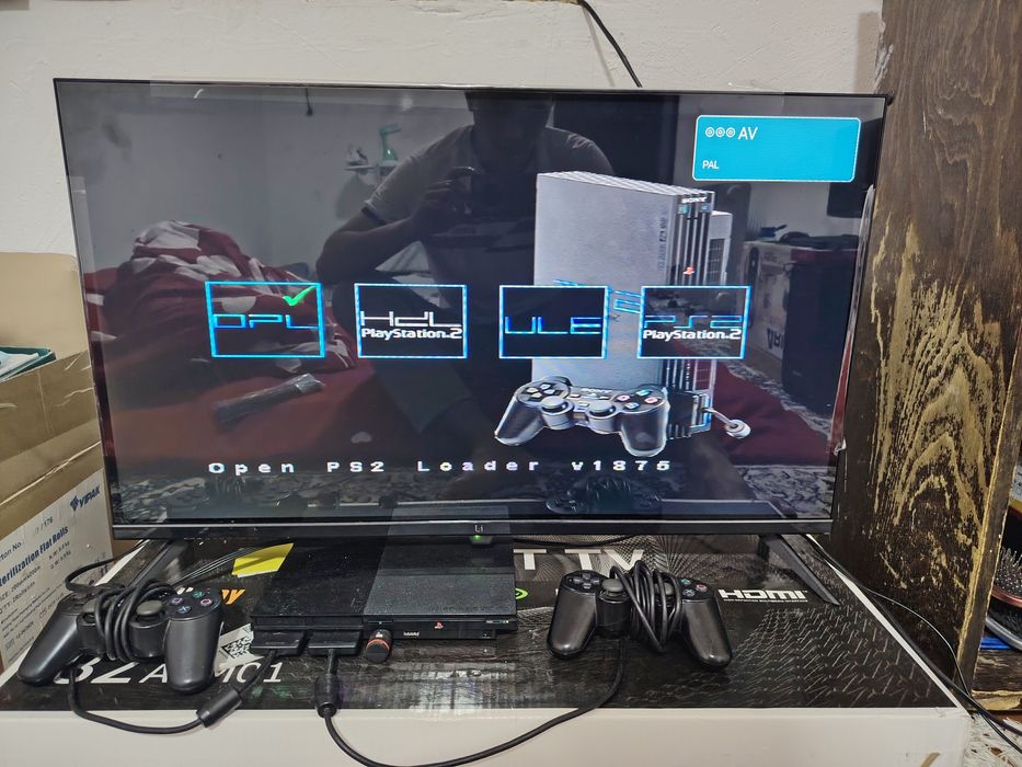 PlayStation 2 PS2 chip qilingan, 2 pult, o‘yinlar bilan o'ynashga tayy