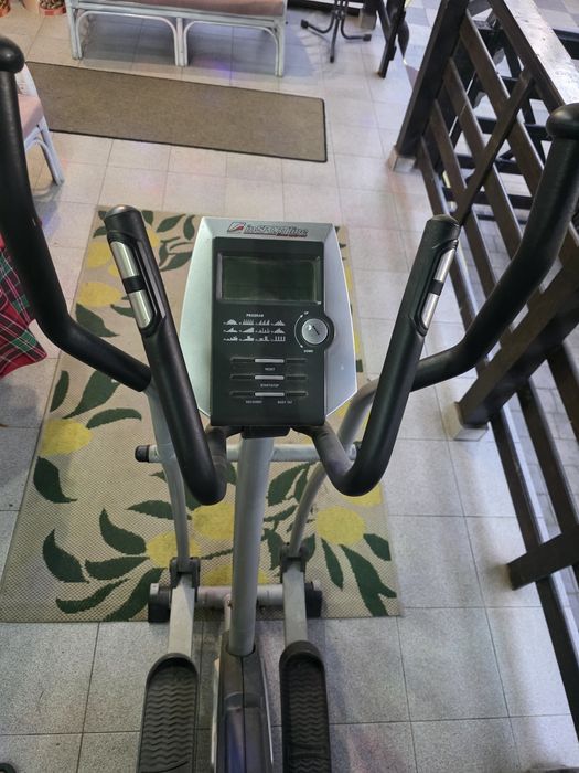 Bicicleta eliptica si aparat fitness