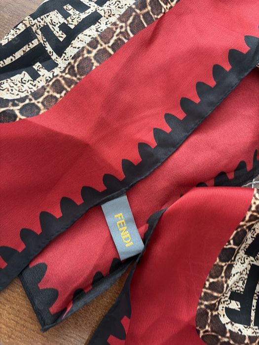 Esarfa din matase , Fendi