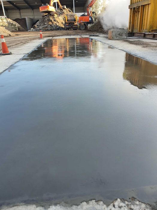 Execut diferite lucrari : sapături , terasamente cu excavator sau făra