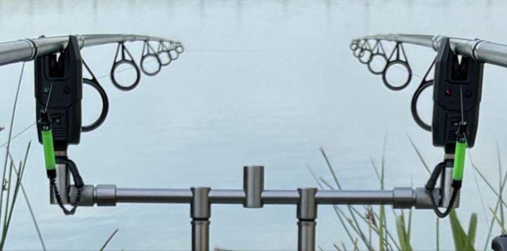 Set Avertizoare + Statie Korum KBI-R 3-Rod Alarm Presentation Set, 3+1