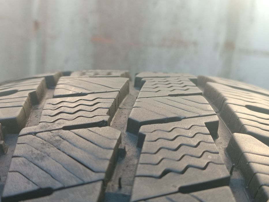 225/65/16 С Michelin Дот 2923