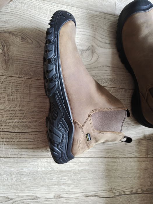 Нови обувки Keen