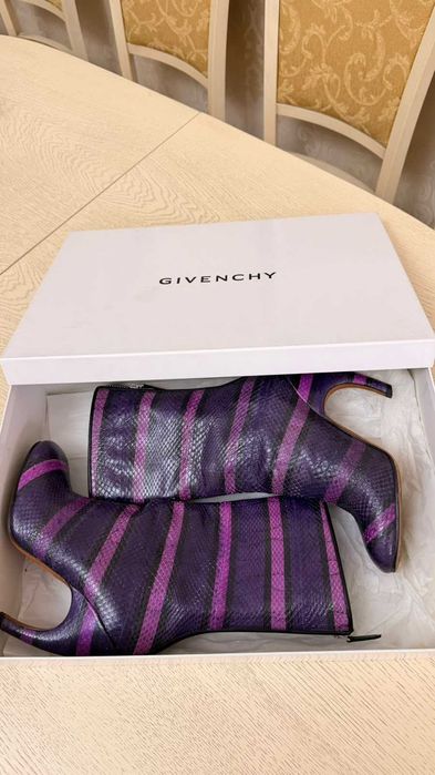 Продам  красивые , стильные, модные ботильоны Givenchy