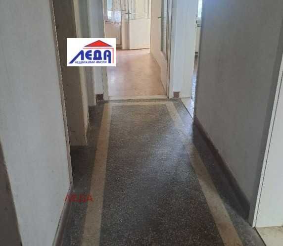 Продава се Тристаен апартамент в Плевен, 9-ти квартал - 100 кв.м за 970 €/кв.м - Снимка #10