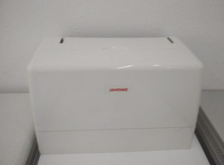 Janome 370E-DX отличном состоянии почти не пользованная !!