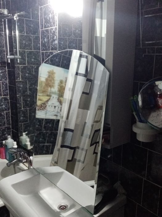 Oglinzi apartament și baie