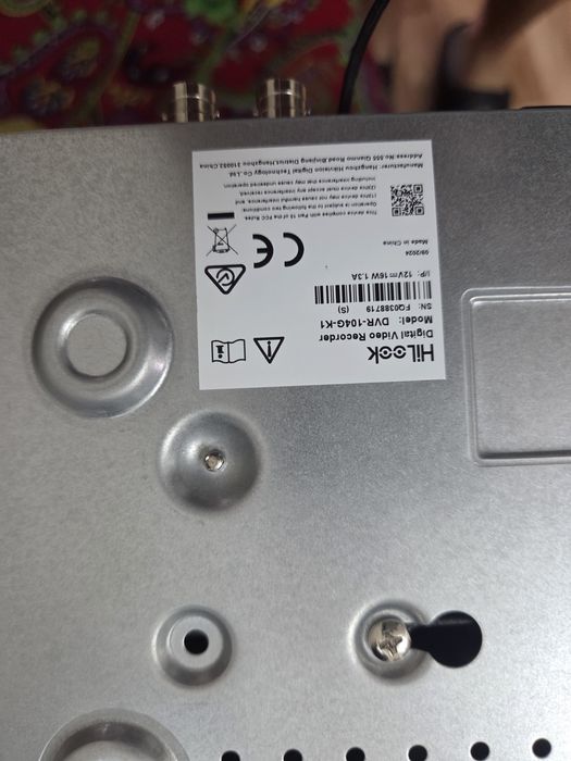 Монитор самсунг, видео регистратор HiLook DVR-104G-K1.