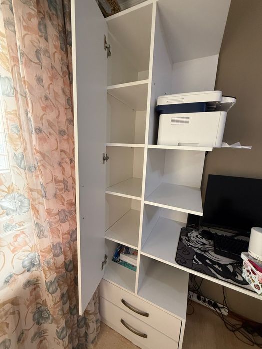 Продам ученический стол-шкаф