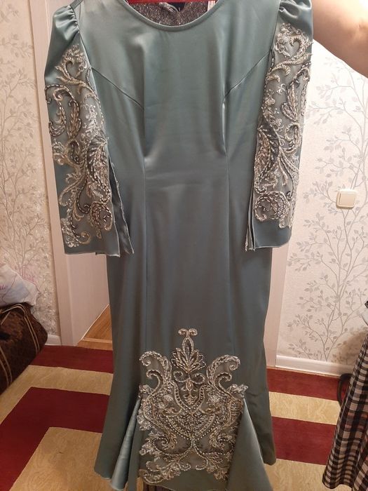 Продам красивое платье шила на той  размер 48