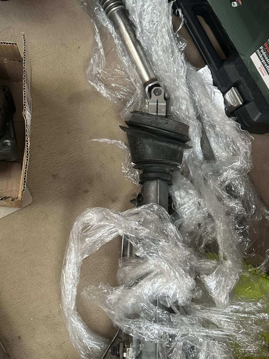 Продавам алтернатор и кормилна колона bmw e90