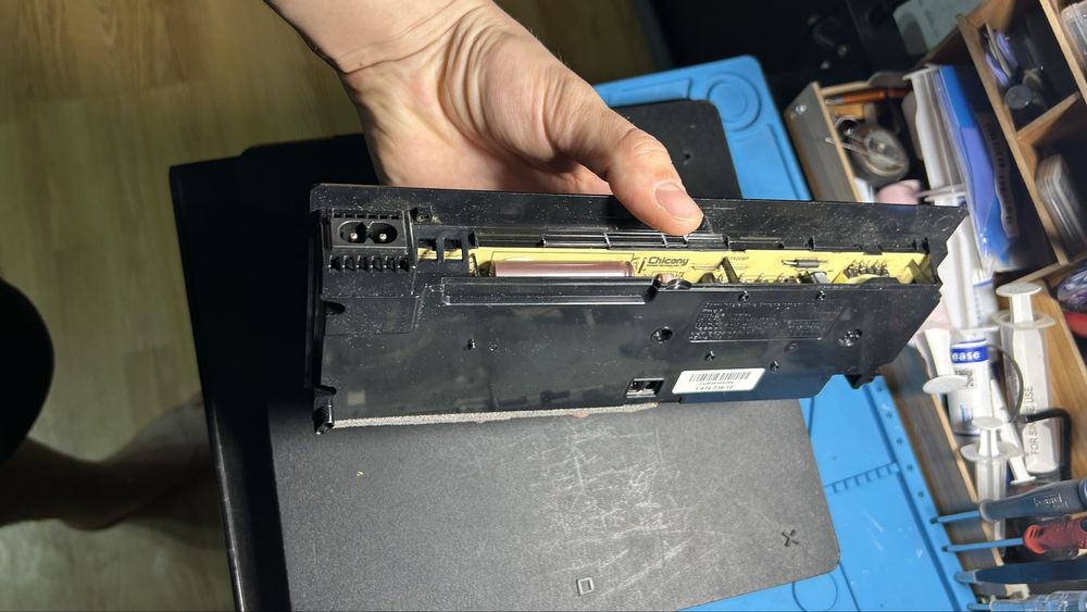 Vand piese ps4 slim !!