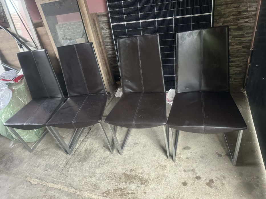 4 scaune din piele 1150 lei neg