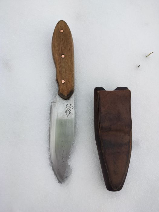 Cuțite de vânătoare făcute  manual