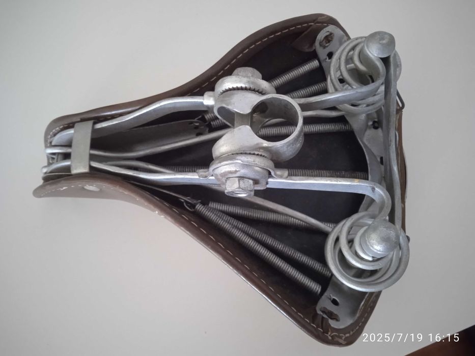 Ретро седалка за велосипед  Wittkop, Germany и стар капак над верига