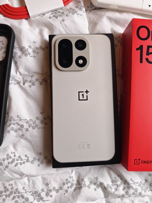 Oneplus 15  16/512. 5G