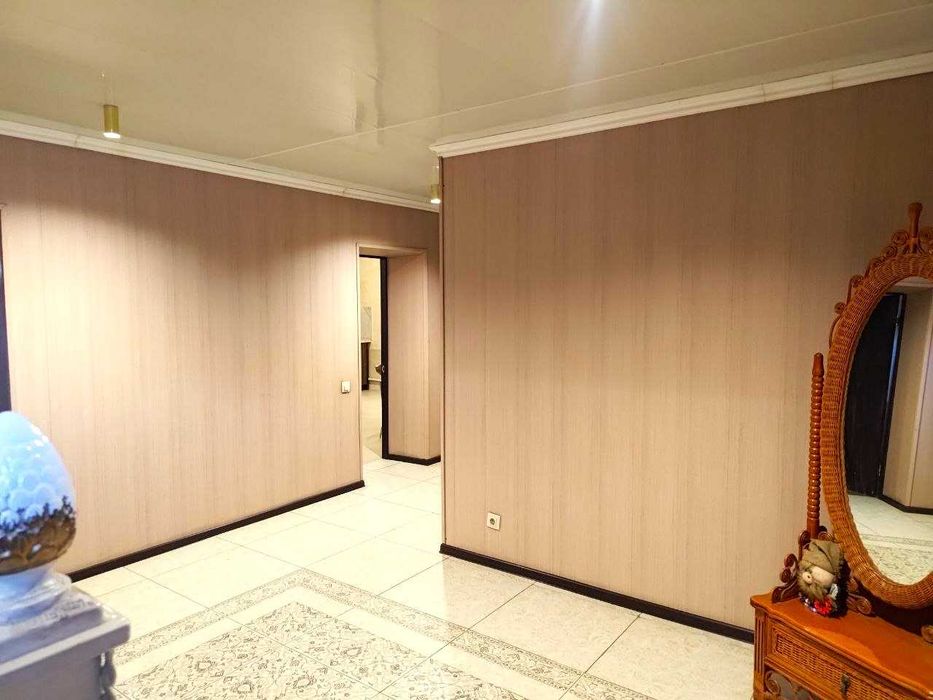 ,,,  Продам 6-ти комнатный ДОМ в ГОРОДЕ