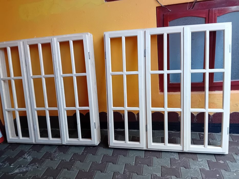 Producător de uși și ferestre din lemn masiv,brad.