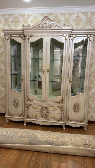 Гостинной сервант