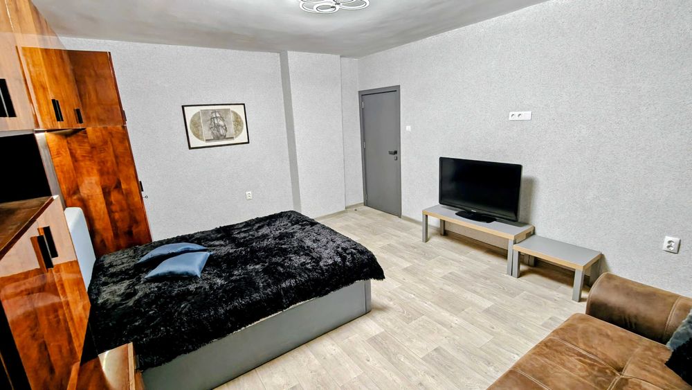 Дава се под наем Четиристаен апартамент в Варна, Червен площад - 100 кв.м за 900 € - Снимка #12