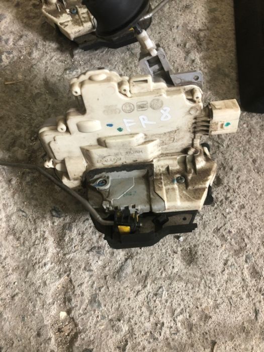 брави ауди а8 д3