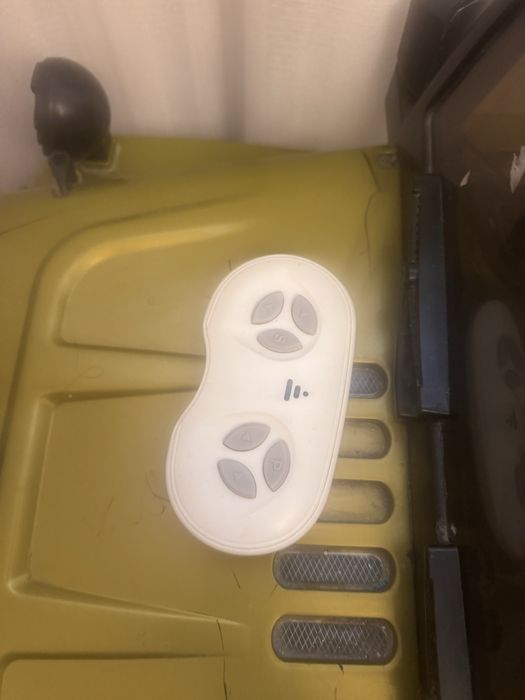 Продам машинку детскую