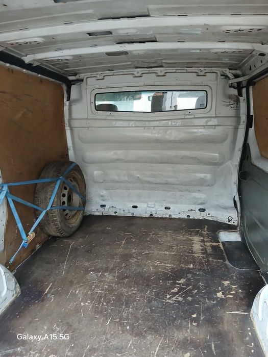 Opel Vivaro 1.9 Tdi an 2001, pentru marfa, Schimb cu VW Touran, Golf