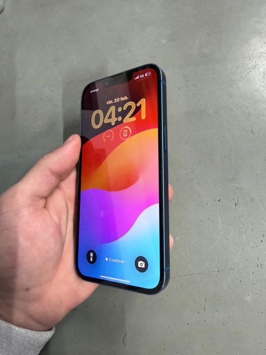 Vand Iphone 13 128 GB in stare foarte buna