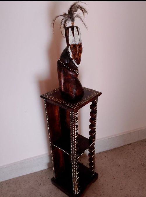 Трофеи от диви и домашни животни, дървена стойка за дискове.