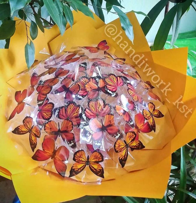 Светящийся букет из бабочек