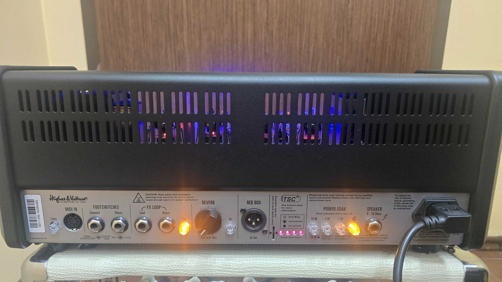 Hughes and Kettner Tubemeister 36 лампов усилвател за китара с лека неизправност