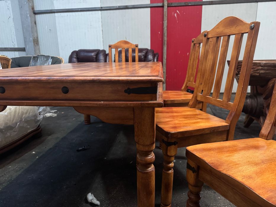 Маса за хранене с 5 стола