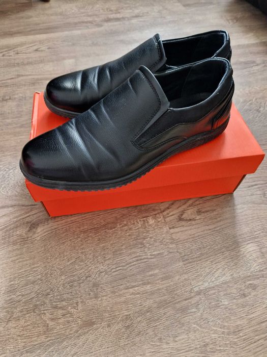 Школьная обувь на мальчика 2000 тенге