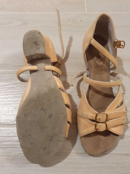 Sandale dans sportiv satin