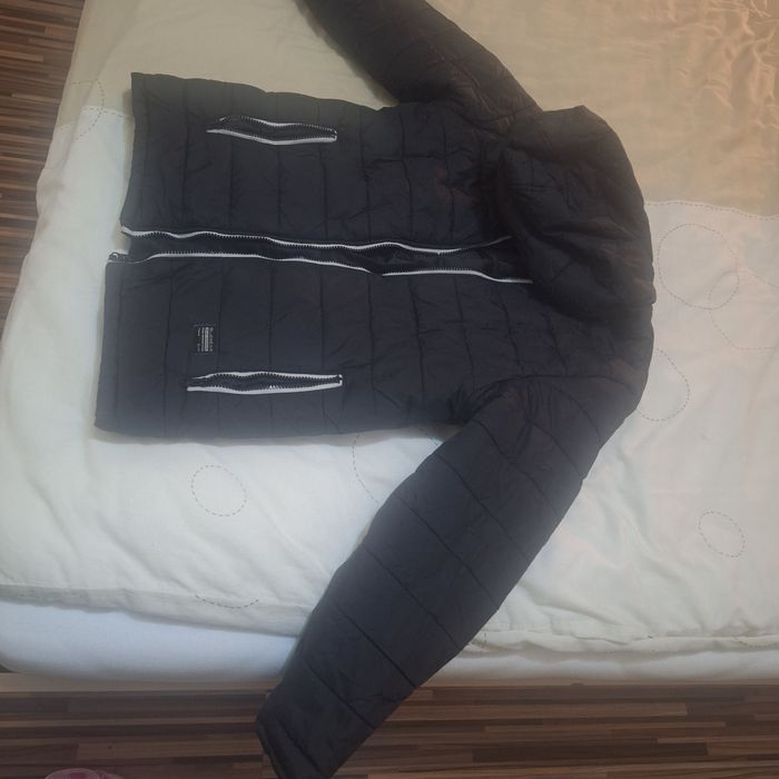 Geaca groasa de zapada neagra cu gluga