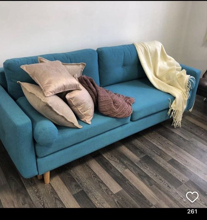 Диван бирюзовый красивый