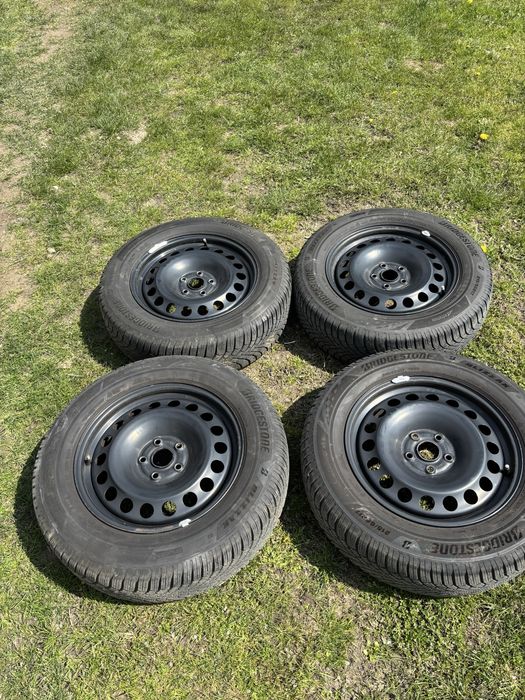 Set 4 anvelope de iarnă Bridgestone Blizzak pe jante tablă – stare foarte bună