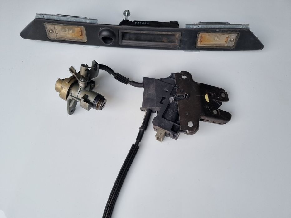 Audi A4, B6 и B7 плафон и брава задна врата