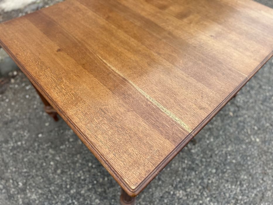 Трапезна маса от масивно дърво