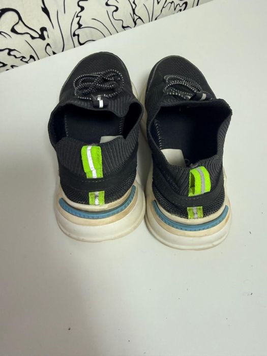 Продам детскую обувь