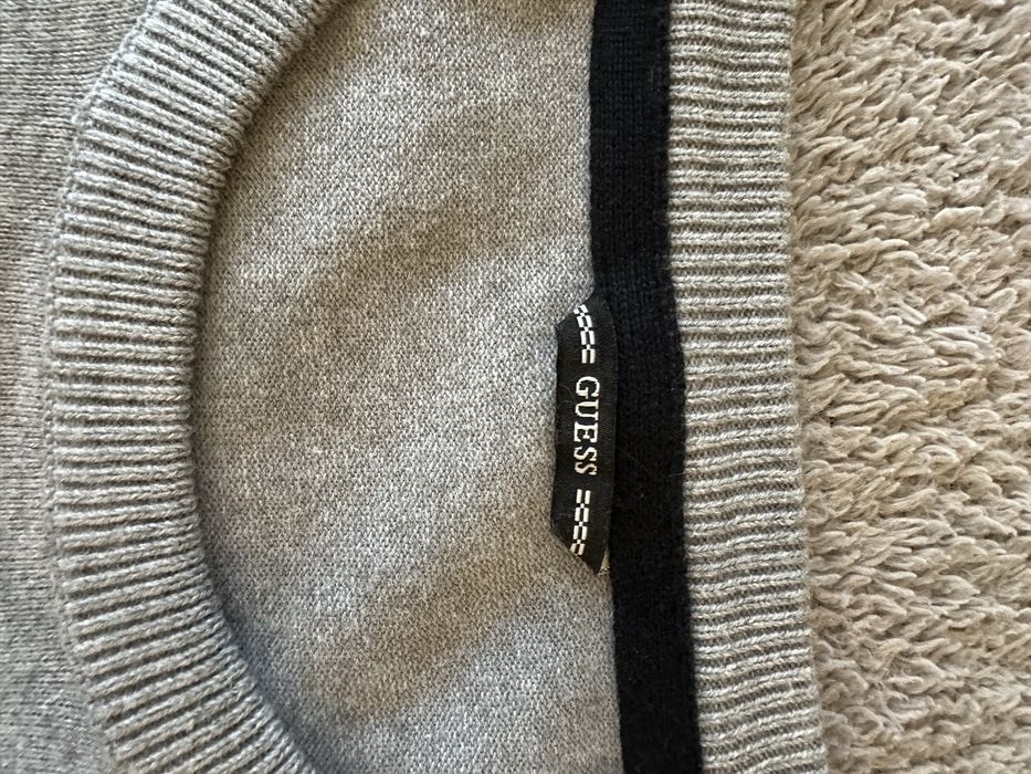 Мъжки пуловер Guess.