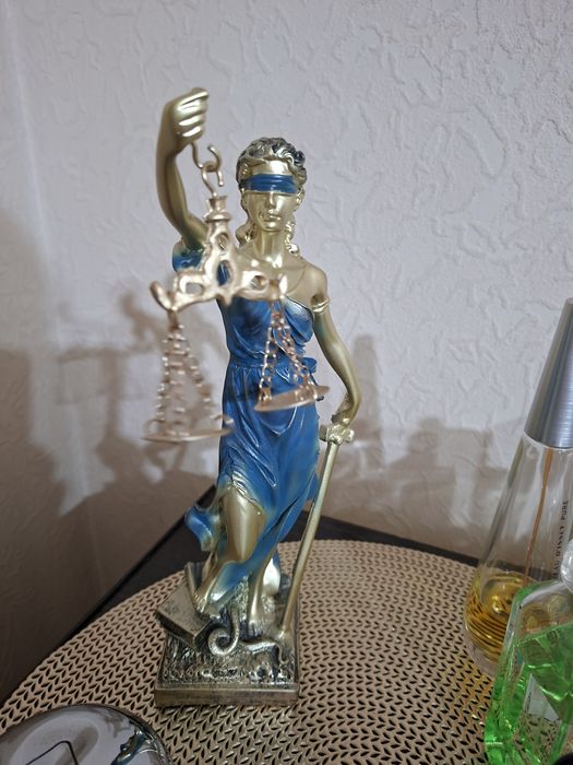 Продаю статуэтка,,Фемида"