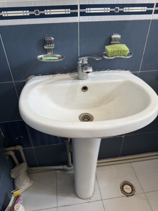 Продам белую раковину